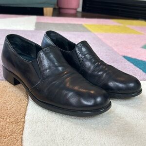 Munro Black Slip On Heeled Loafers 8.5